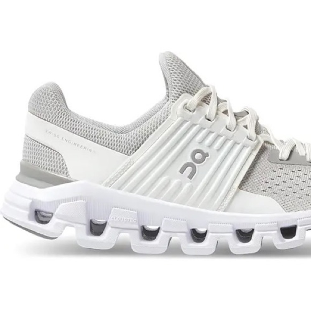 On Running Cloudswift Women’s Size W 7.5 White with Light Grey.